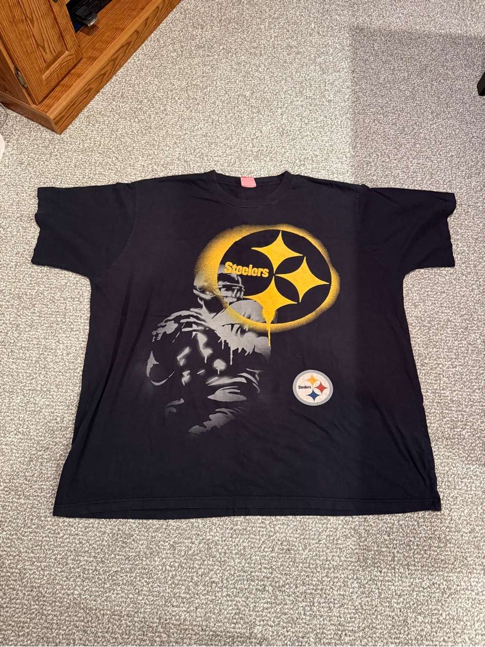 Vintage Black Pittsburgh Steelers NFL Spray Paint Design Shirt